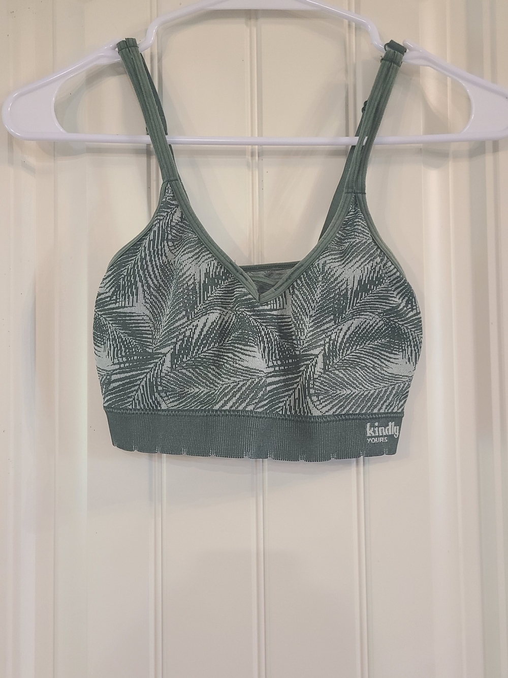 Kindly Yours Palm-Print Green Seamless Sports Bra Size M